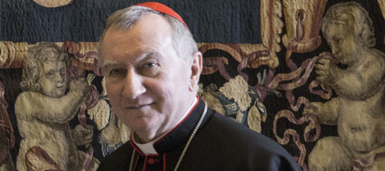 Parolin: "No ai porti chiusi, domani se ne parlerà nell'incontro con Macron"