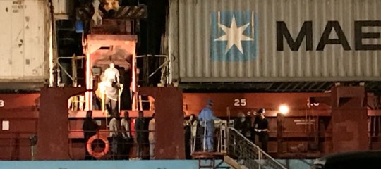 Lo sbarco nella notte a Pozzallo, per riabbracciare finalmente la mamma