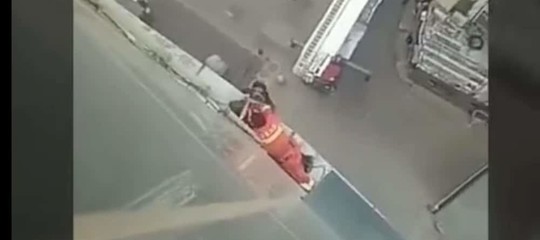 cina suicidio in diretta studentessa molestie