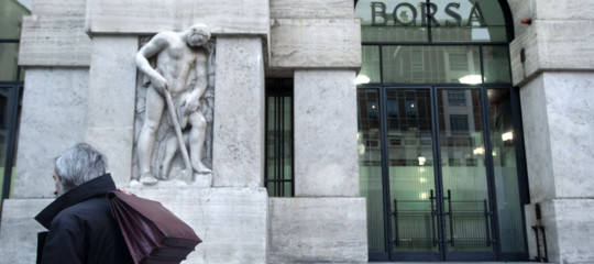 Borsa: chiude in rialzo con Europa, +0,90%, su Fca e banche
