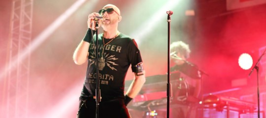 I Negrita infiammano il CaterRaduno. E che sberla ai pivelli dell'Indie!