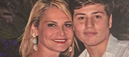 Accoltellato il figlio di Bettarini e Ventura. La polizia indaga su 4 ragazzi