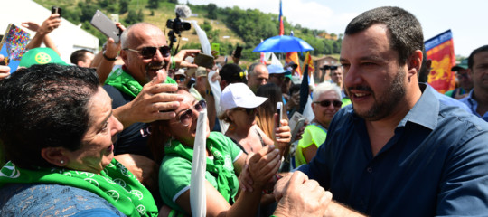 Da Pontida Salvini risponde per le rime a Fico: "I porti sono e resteranno chiusi"