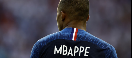 In una Banlieue di Parigi è nata una stella del calcio. Chi è Kylian Mbappé