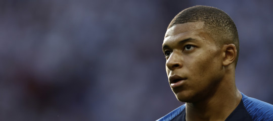 In una Banlieue di Parigi è nata una stella del calcio. Chi è Kylian Mbappé