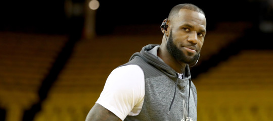 LeBron James giocherà con i Los Angeles Lakers