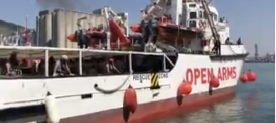 Migranti: nave Open Arms con 60 a bordo arrivata a Barcellona