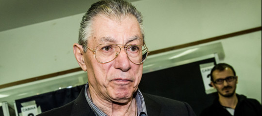 Fondi Lega, la Cassazione: "Se Bossi sa, indichi dove trovarli, doveroso sequestro"