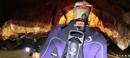 Quattro ragazzi fuori dalla grotta. I soccorsi in Thailandia riprenderanno all'alba