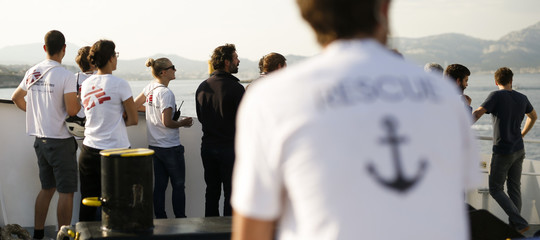 "Noi in combutta con gli scafisti? Portiamo la croce, continueremo a salvare vite"