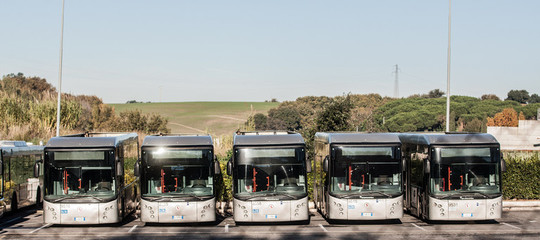 L'asta per costruire i nuovi bus dell'Atac è andata deserta, Raggi: "Ne prendo atto"