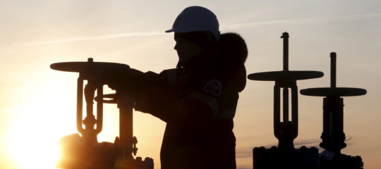 Petrolio: chiude in calo al Nymex sopra i 70 dollari al barile