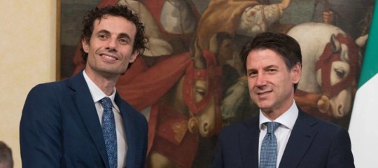 Come e perché il M5s vuole ridurre (molto) l'apertura dei negozi nei giorni festivi