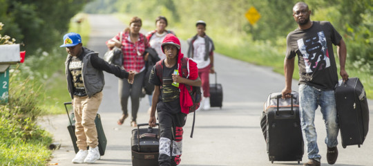 Migranti: cosa sta succedendo sulla Roxham Road, confine tra Canada e Usa