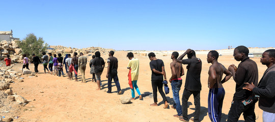 Quelli che ai barconi per l'Italia nemmeno ci arrivano. Racconti dalle carceri di Tripoli