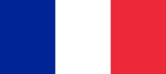 Francia: durante la parata del 14 luglio, tricolore invertito e moto a terra