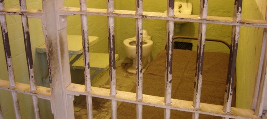 Ma è possibile un mondo senza carceri? Il sogno di Grillo, le tesi di Christie