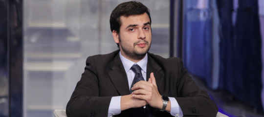 "Sui migranti la linea del governo è condivisa". Intervista a Carlo Sibilia