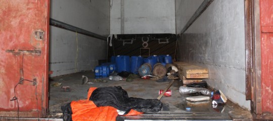 Migranti, Libia: in 100 chiusi dentro un tir, 8 morti di cui 6 bambini