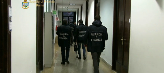 Appalti sui rifiuti: disposto il divieto di dimora per un sindaco in Calabria