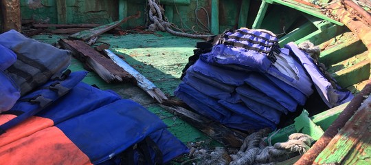 Migranti: fermati gli 11 scafisti del barcone dopo sbarco a Pozzallo