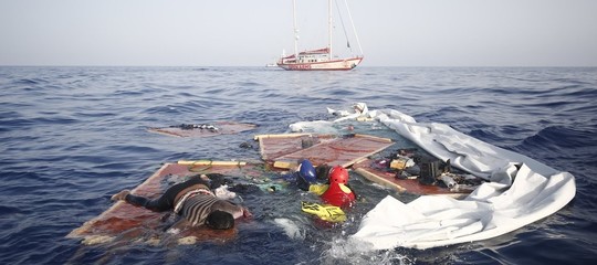 Migranti: commissario Ue Avramopoulos, Stati membri hanno obbligo morale e umanitario