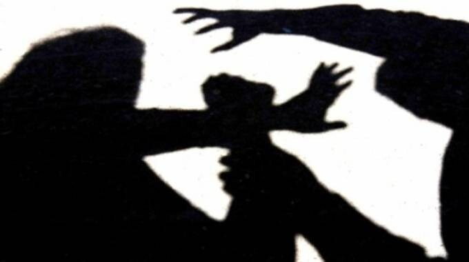 Bambina di 11 anni aggredita e filmata a Foligno