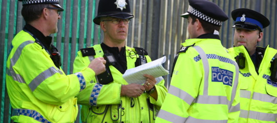Gb: acido su bimbo di tre anni, arrestati tre uomini