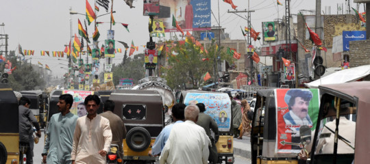 Pakistan: attentato nel giorno del voto, almeno 18 morti a Quetta