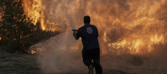 In Grecia ora divampano le polemiche per quei morti tra le fiamme