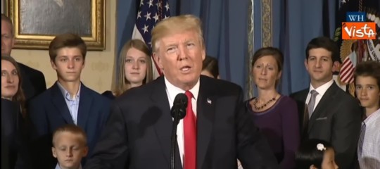 Dazi: Trump annuncia accordo con Ue "oggi gran giorno per commercio libero e leale"