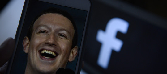 Facebook crollo milione Europa