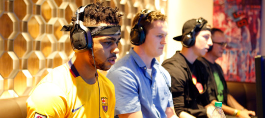 Se per diventare campioni di Call of Duty si arriva a piantare una modella, c'è un motivo