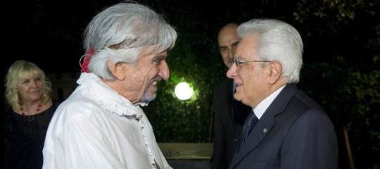 Il presidente arbitro fischia la fine del primo tempo