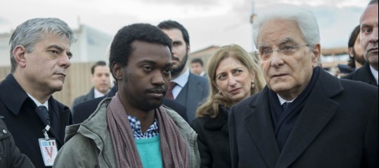 Il presidente arbitro fischia la fine del primo tempo