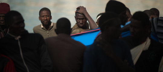 Bus lascia migranti a terra a Catania, azienda esclude razzismo