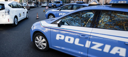 A Torino un poliziotto ha sparato a un extracomunitario per difendere un collega