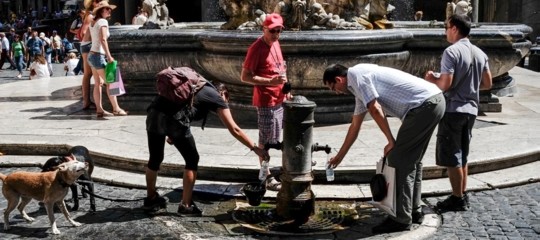 Caldo, oggi 'bollino rosso' in 8 città, domani in 18