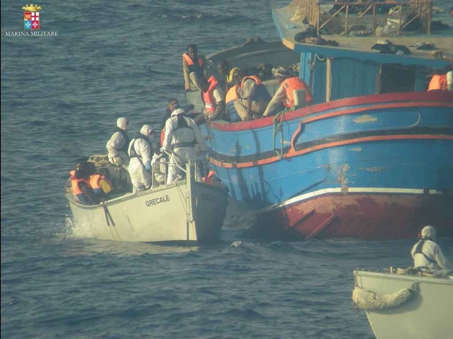 Allarme immigrati in Sicilia, un caso sospetto malattia infettiva
