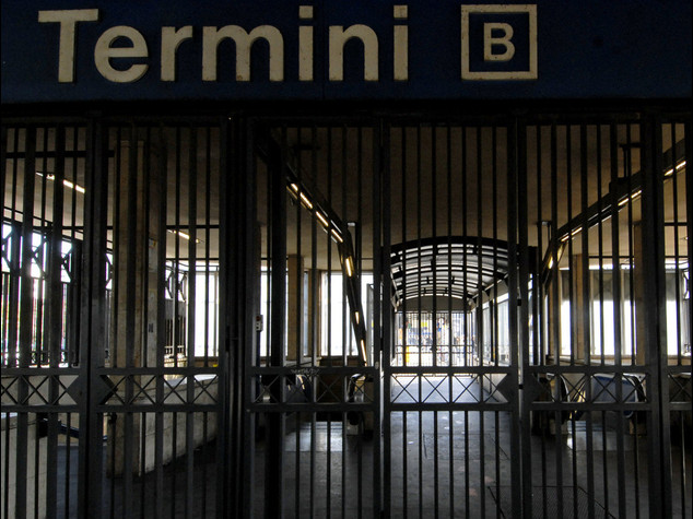 Cortei, metro chiuse e traffico in tilt: "venerdi' nero" a Roma - Video e Foto