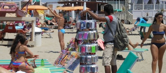 Nell'operazione anti-abusivismo sulle spiagge già effettuati 5 mila controlli