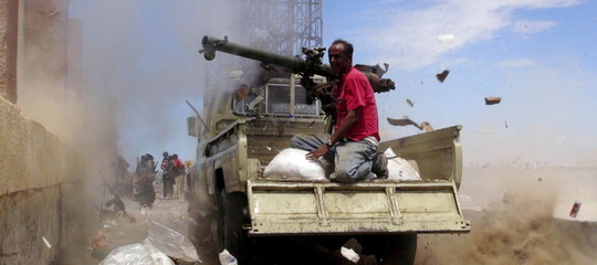 Yemen: raid su un mercato del pesce, morti 55 civili