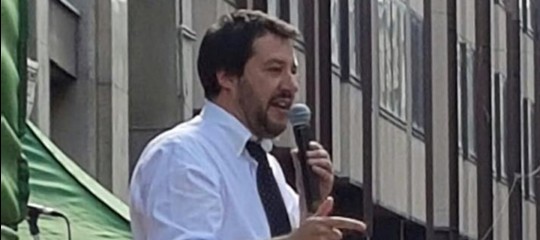 Salvini arriva alla festa di Cervia in bici. "Pd non governerà per 30 anni"