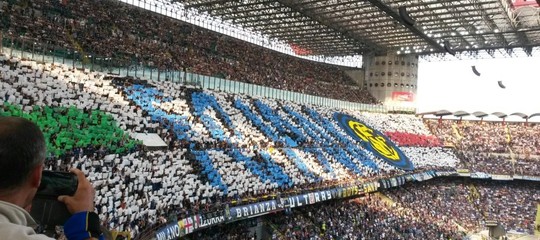 Gli italiani preferiscono una partita (o un concerto) allo stadio che un film in sala