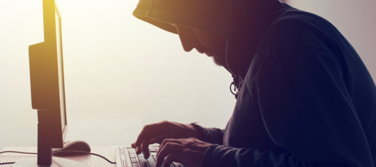 Come funzionano e perché crescono i mercati legali di attacchi informatici