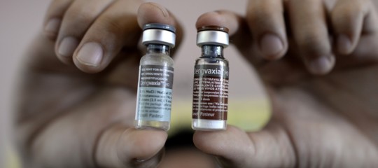 Vaccini: mamma no vax falsifica certificato, scoppia il caso