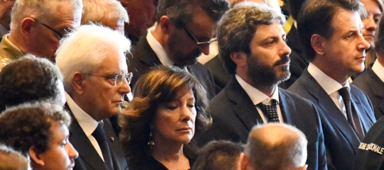 funerali genova applausi governo fischi pd