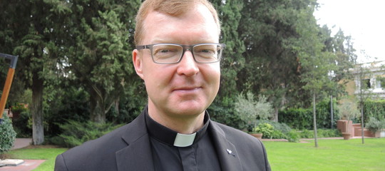 Pedofilia: padre Zollner, fino al 2000 coinvolti 4-6 per cento preti