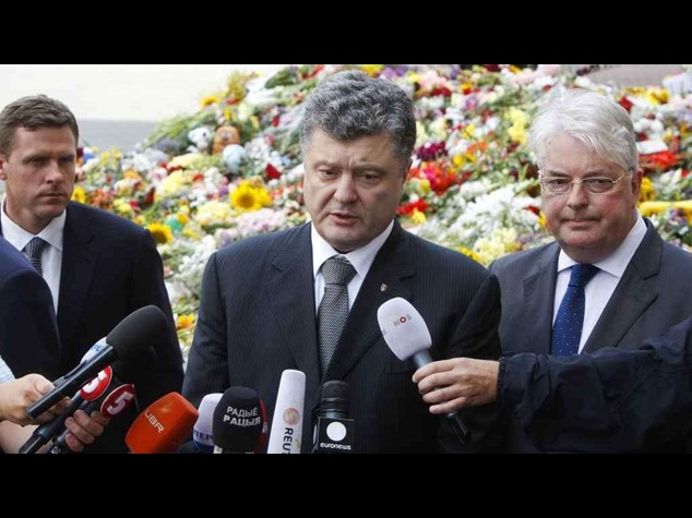 Aereo abbattuto: Poroshenko smentisce Russia, caccia Kiev a terra