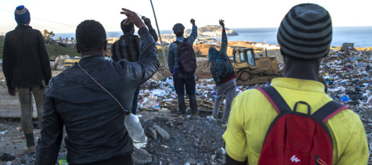 Migranti: ancora disordini a Ceuta, oltre 100 passano confine